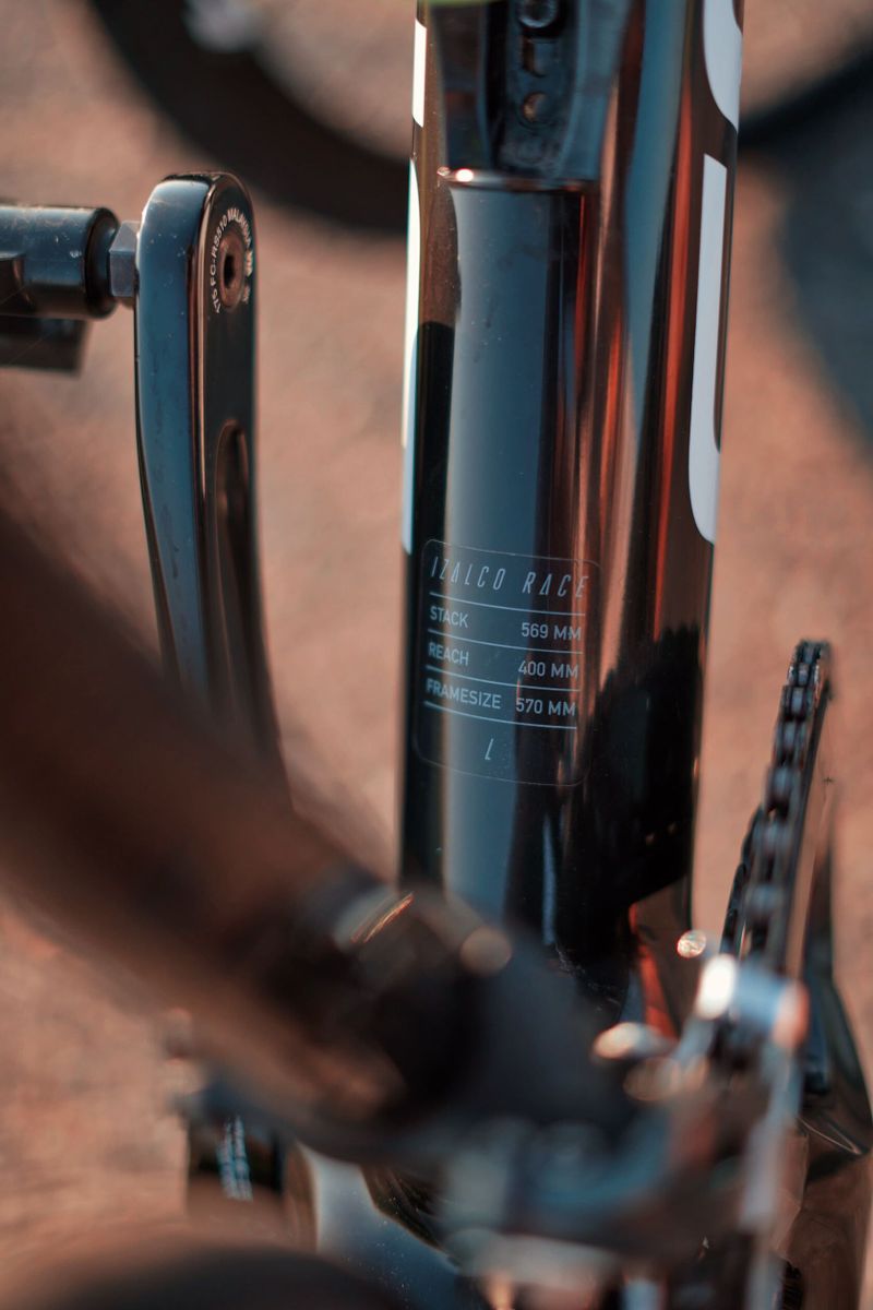 Focus Izalco Race, vel. L