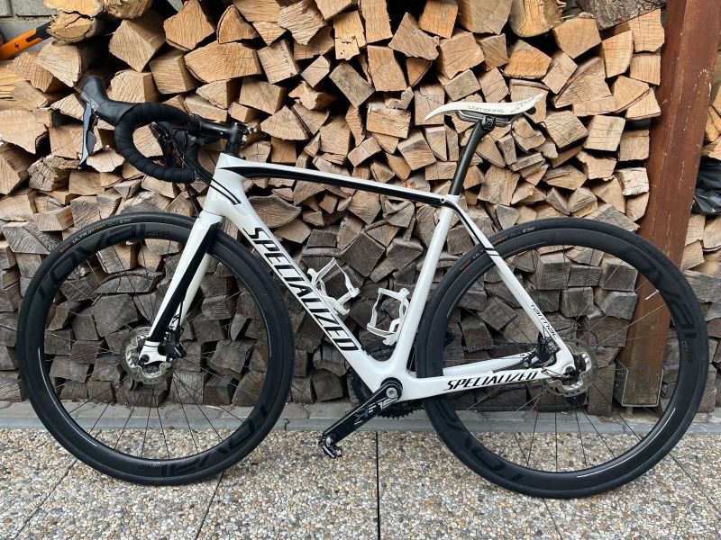 Silnicni kolo Specialized 54