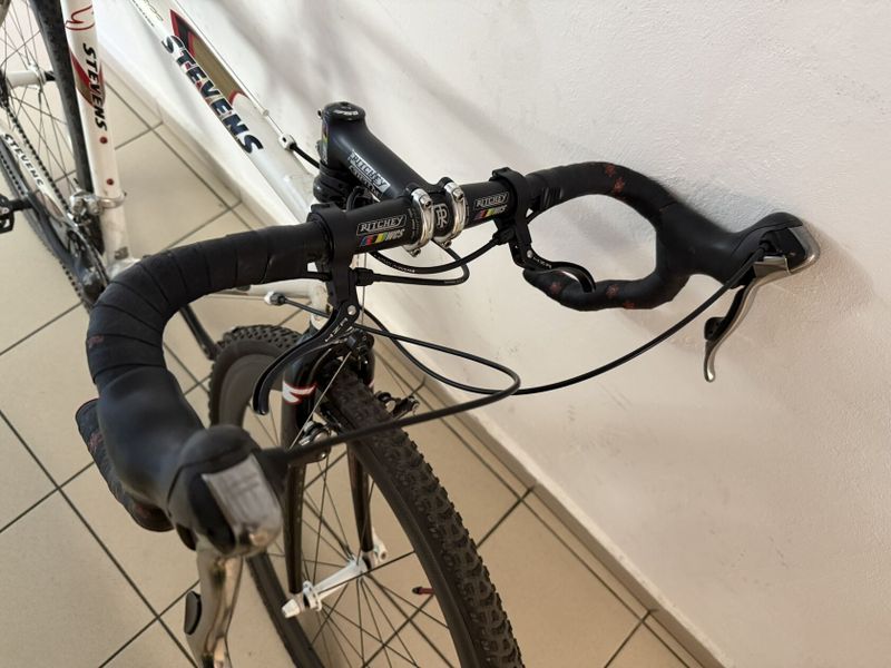 Gravel - Cyklokrosové kolo STEVENS váha 6,8kg
