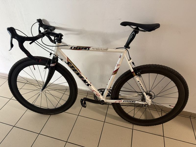 Gravel - Cyklokrosové kolo STEVENS váha 6,8kg