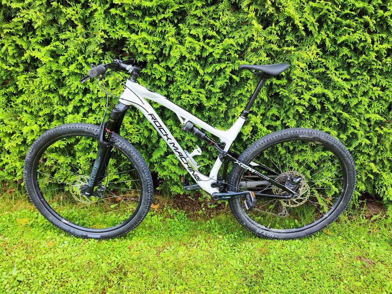 RockMachine Blizzard XCM 70-29″ L | 2023 | Wattmetr INPEAK – TOP stav, VÝBAVA navíc!