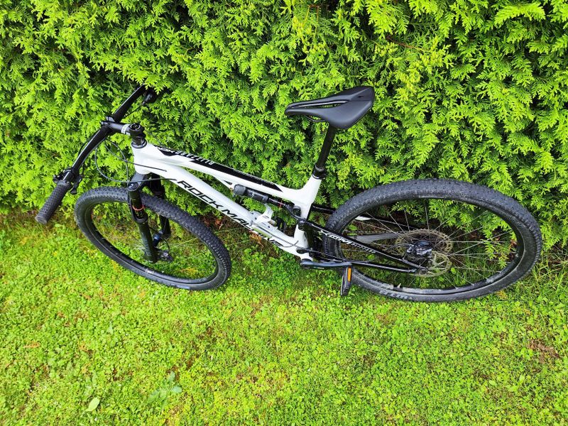 RockMachine Blizzard XCM 70-29″ L | 2023 | Wattmetr INPEAK – TOP stav, VÝBAVA navíc!