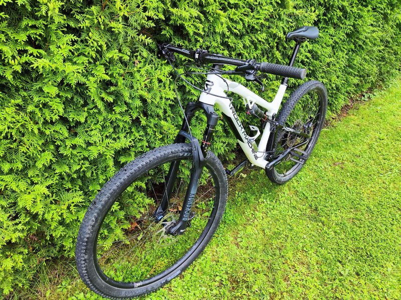 RockMachine Blizzard XCM 70-29″ L | 2023 | Wattmetr INPEAK – TOP stav, VÝBAVA navíc!
