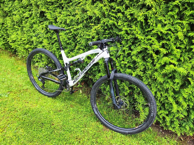 RockMachine Blizzard XCM 70-29″ L | 2023 | Wattmetr INPEAK – TOP stav, VÝBAVA navíc!