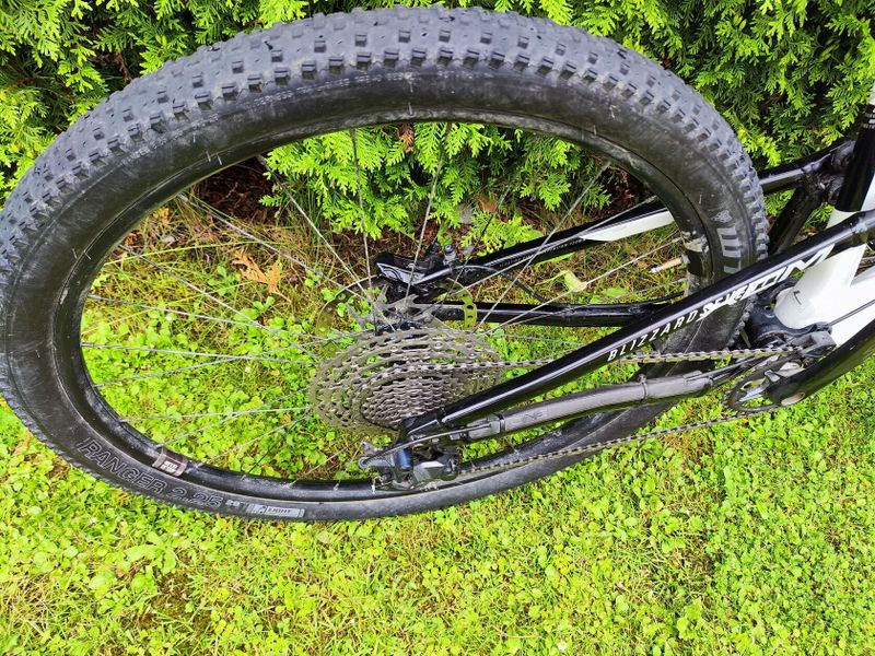RockMachine Blizzard XCM 70-29″ L | 2023 | Wattmetr INPEAK – TOP stav, VÝBAVA navíc!