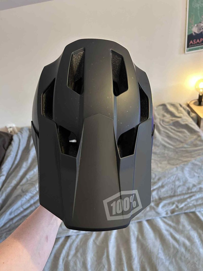 helma 100% Trajecta Helmet W/Fidlock Black + Brýle - 100%