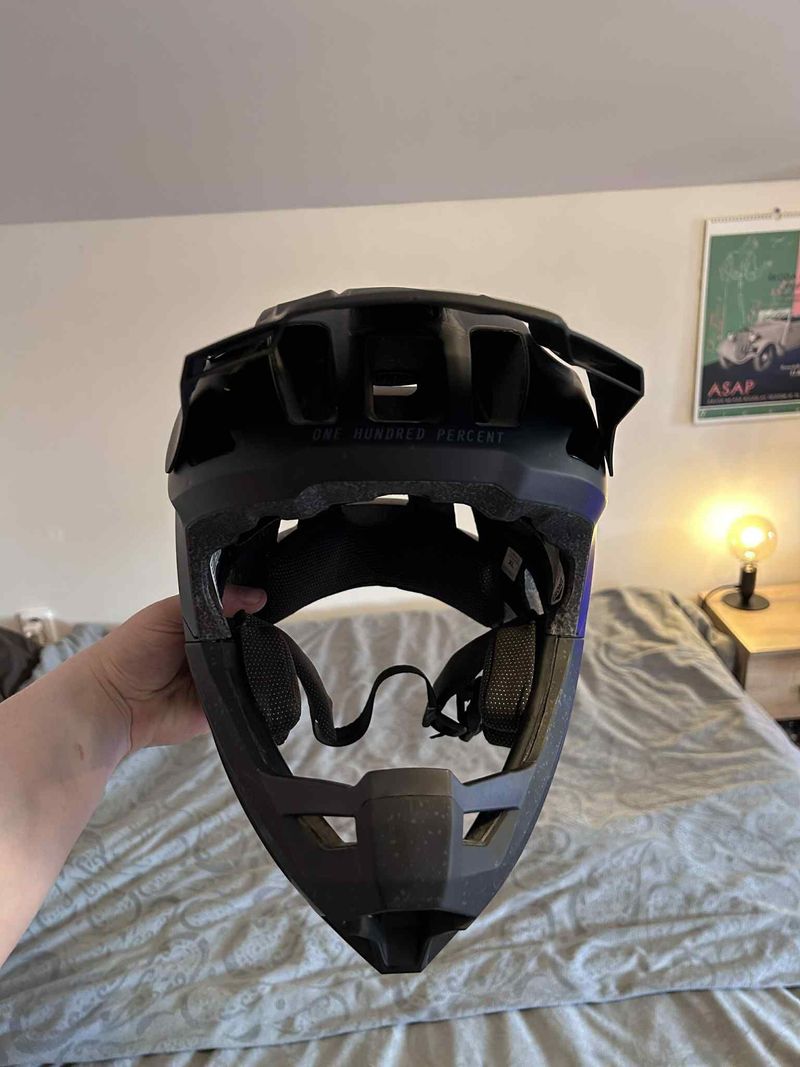 helma 100% Trajecta Helmet W/Fidlock Black + Brýle - 100%