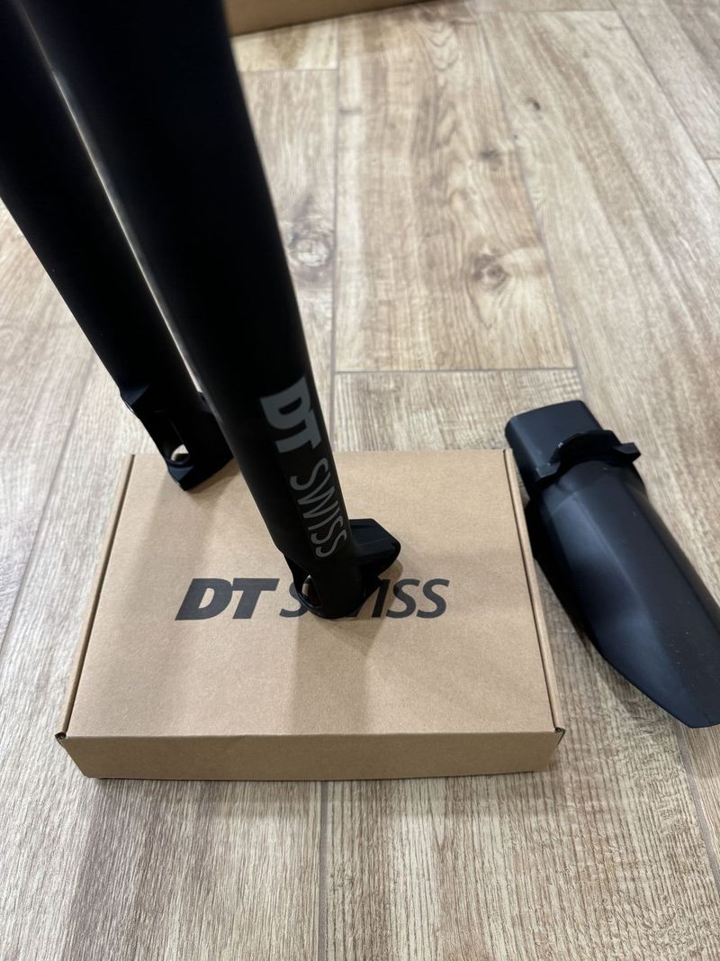 Vidlice DT Swiss F232 One 29" 100mm + páčka - Nova