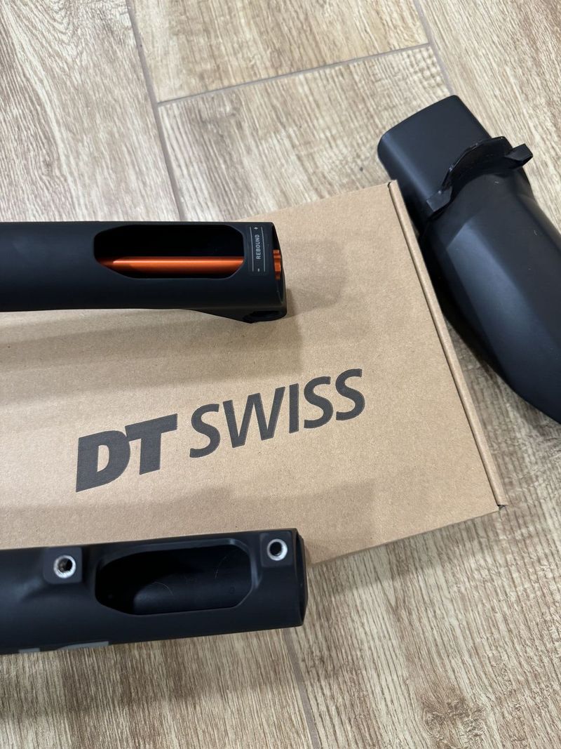 Vidlice DT Swiss F232 One 29" 100mm + páčka - Nova