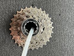 Prodám kazetu Shimano 105 CS R7000 11-28