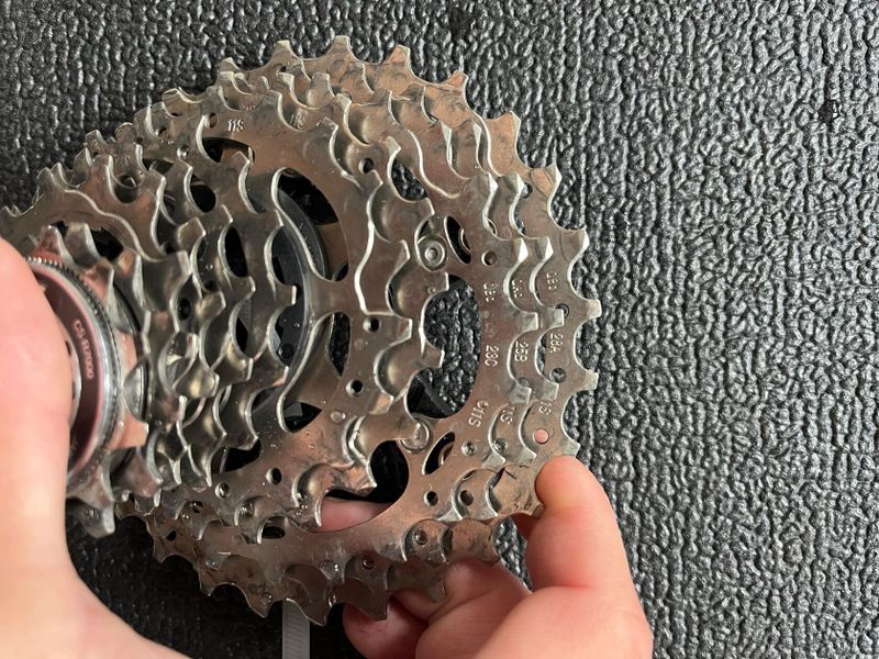 Prodám kazetu Shimano 105 CS R7000 11-28