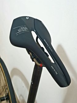 Sedlo Prologo nago r4 pas tirox, 137mm