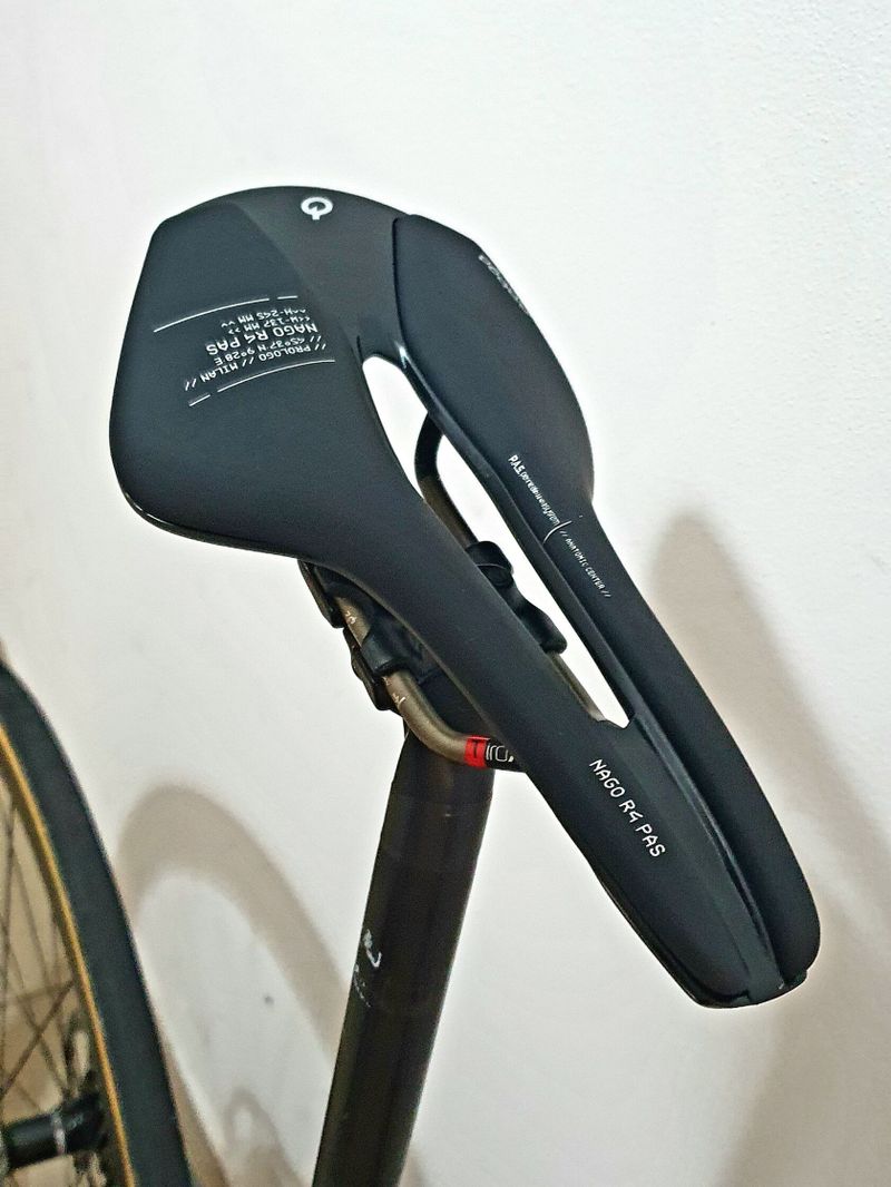 Sedlo Prologo nago r4 pas tirox, 137mm