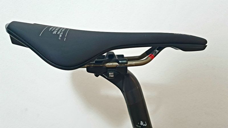 Sedlo Prologo nago r4 pas tirox, 137mm