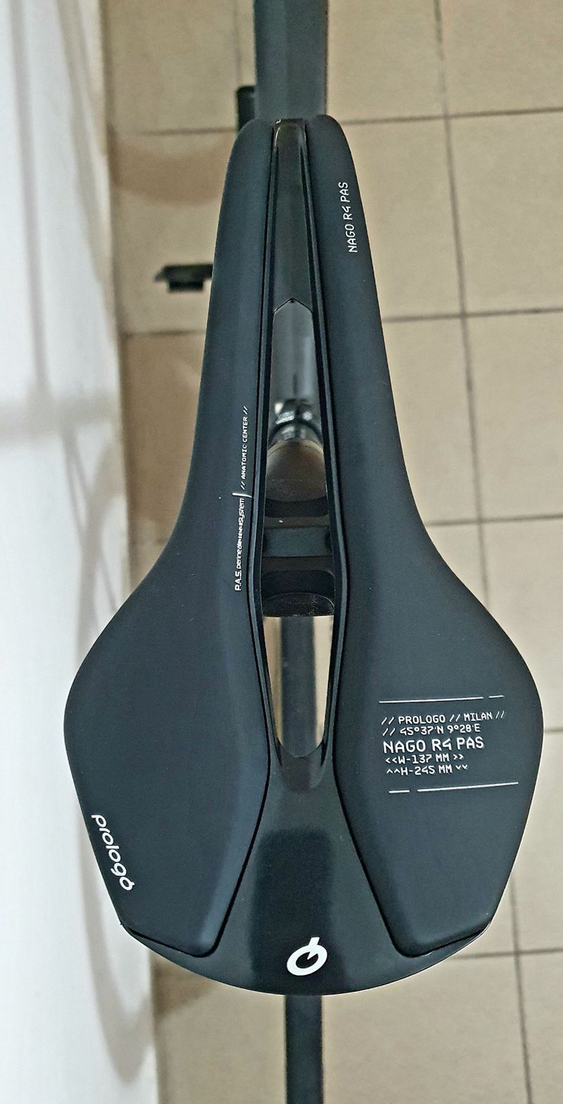 Sedlo Prologo nago r4 pas tirox, 137mm