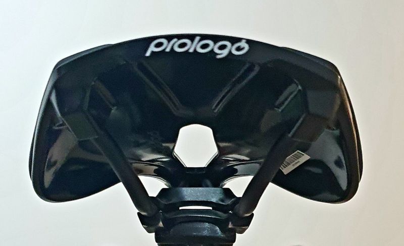 Sedlo Prologo nago r4 pas tirox, 137mm