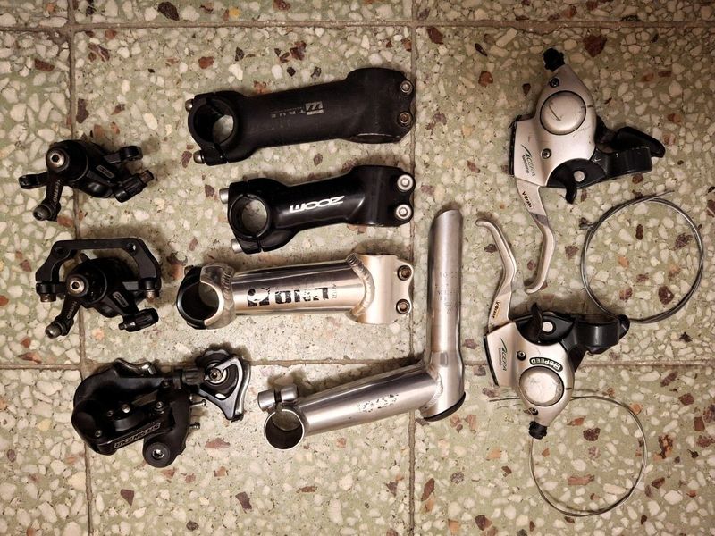 Mechhanické brzdy Tektro, páky V-brake + řazení Acera