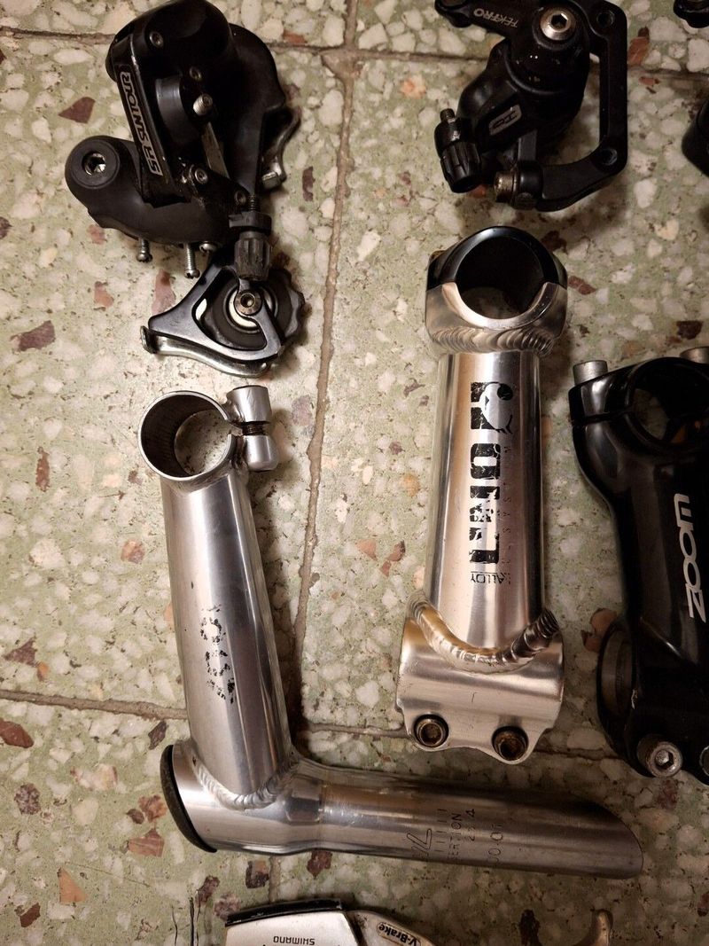 Mechhanické brzdy Tektro, páky V-brake + řazení Acera