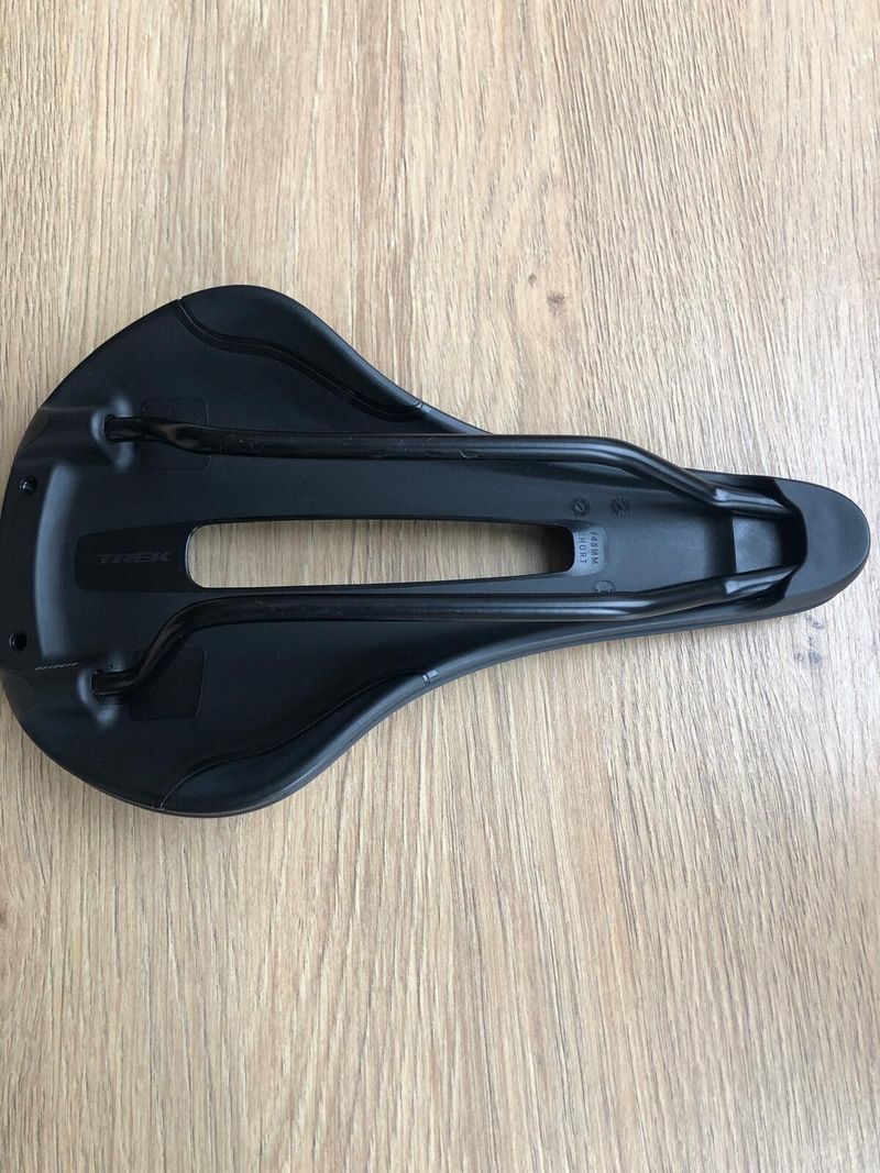 Sedlo TREK Verse Elite 145mm