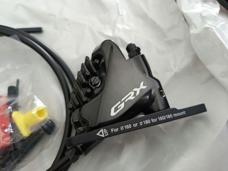 Třmeny 2x GRX BR-RX810 flat mount NOVÉ