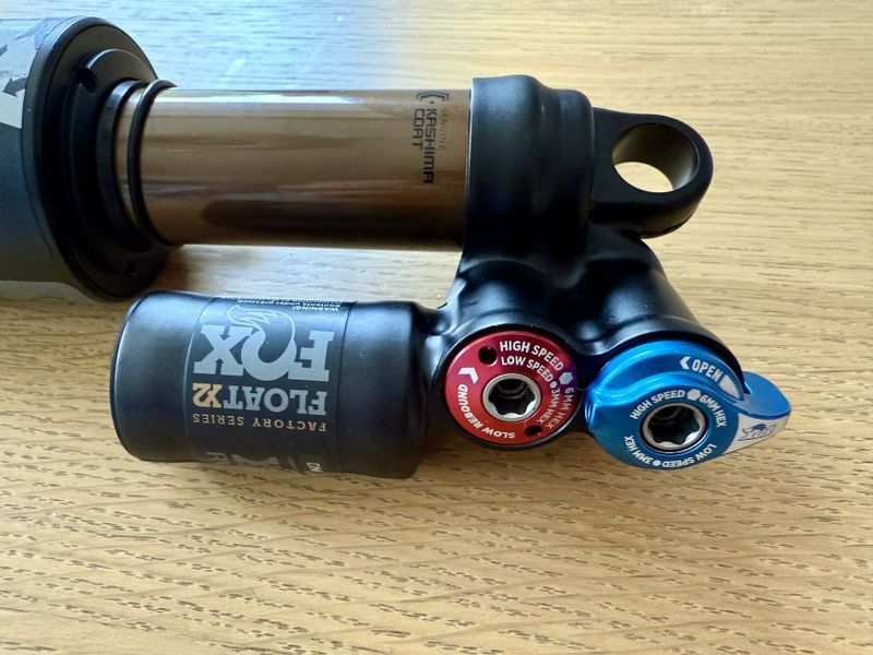 Komponenty na kolo Sram XX1, X01 AXS a Fox
