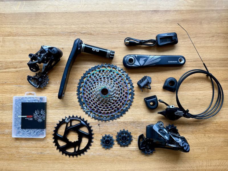 Komponenty na kolo Sram XX1, X01 AXS a Fox