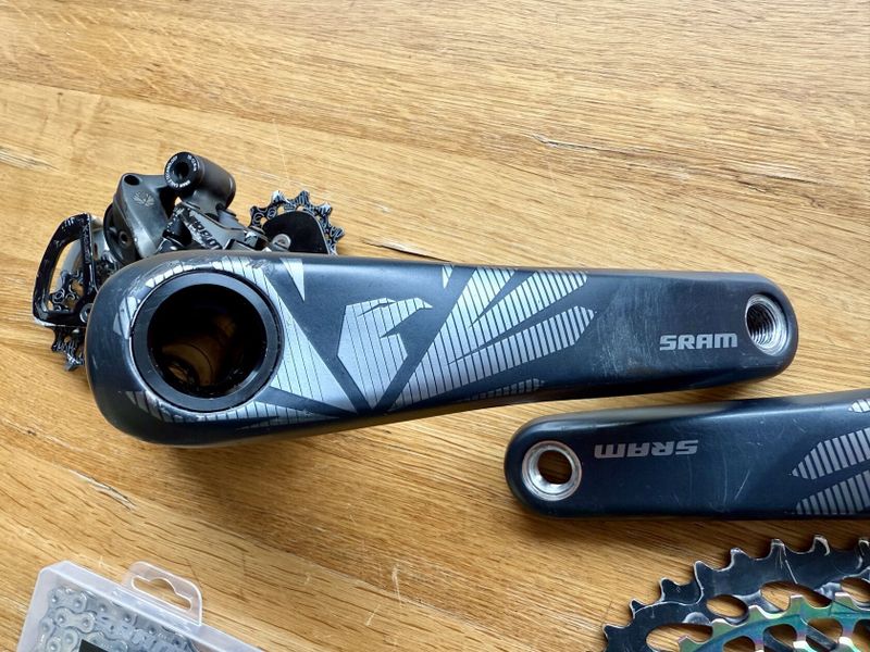 Komponenty na kolo Sram XX1, X01 AXS a Fox