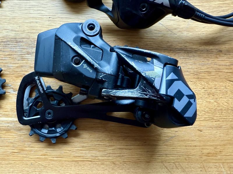 Komponenty na kolo Sram XX1, X01 AXS a Fox