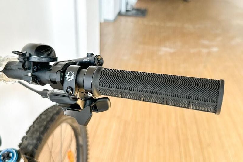 Celoodpružené kolo GIANT Reign SX 
