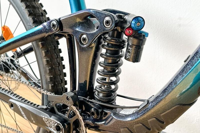Celoodpružené kolo GIANT Reign SX 