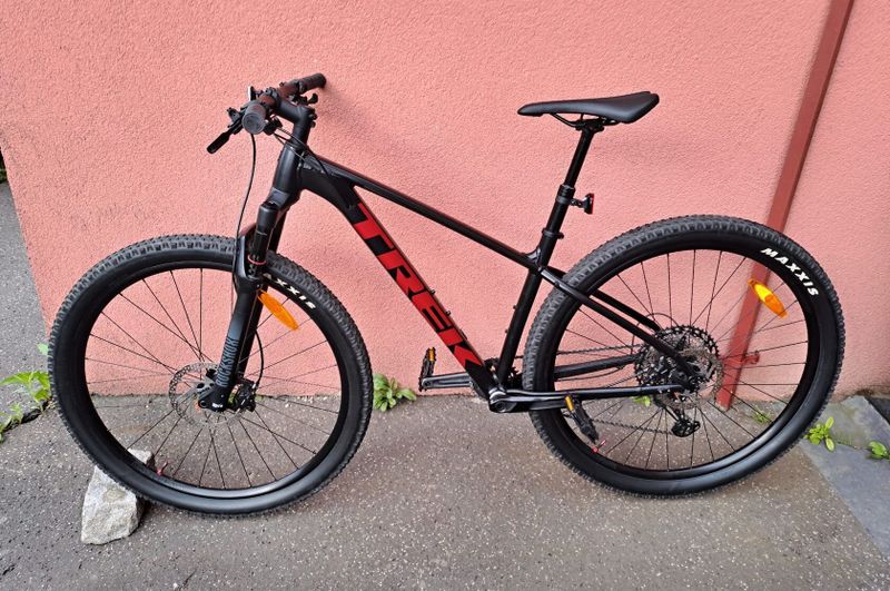 XC kolo TREK X-Caliber 9 + příslušenství. Záruka.
