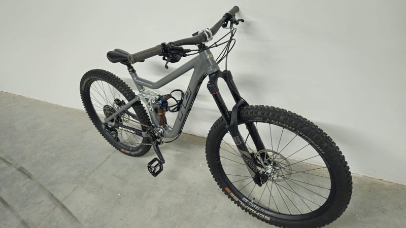 RB Bandit 675, velikost M, 27,5”, FOX, DT SWISS, Sram GX