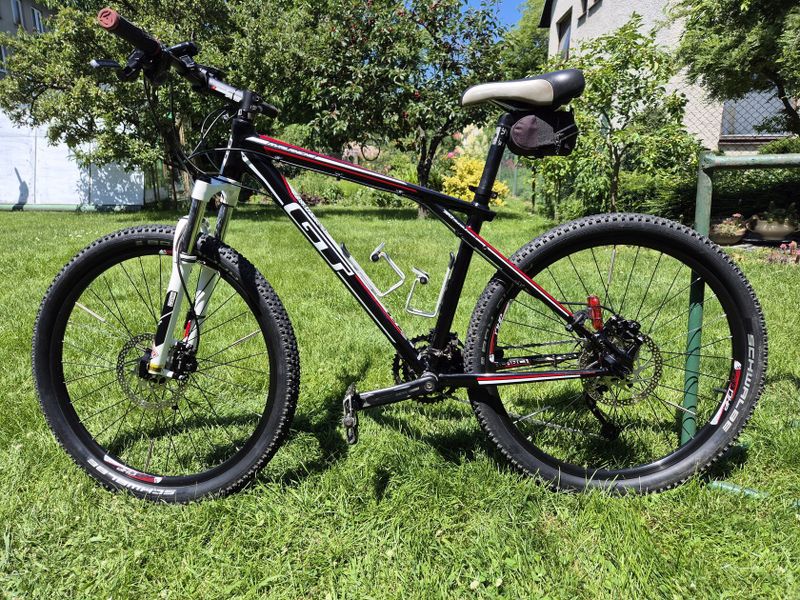 GT AVALANCHE 2.0 black - model 2012 2x180mm kotouč