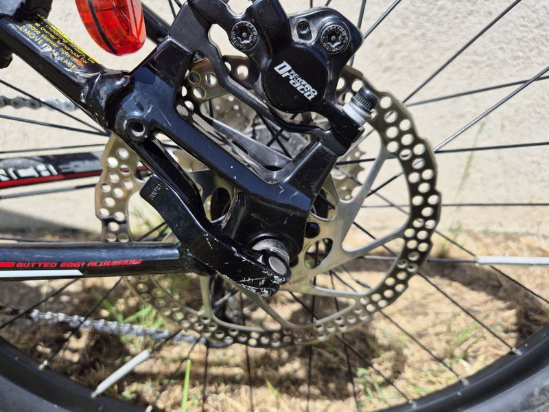 GT AVALANCHE 2.0 black - model 2012 2x180mm kotouč