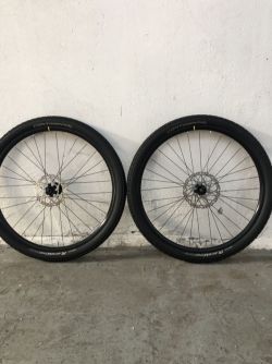 Komplet zapletená kola Mavic XC 425 