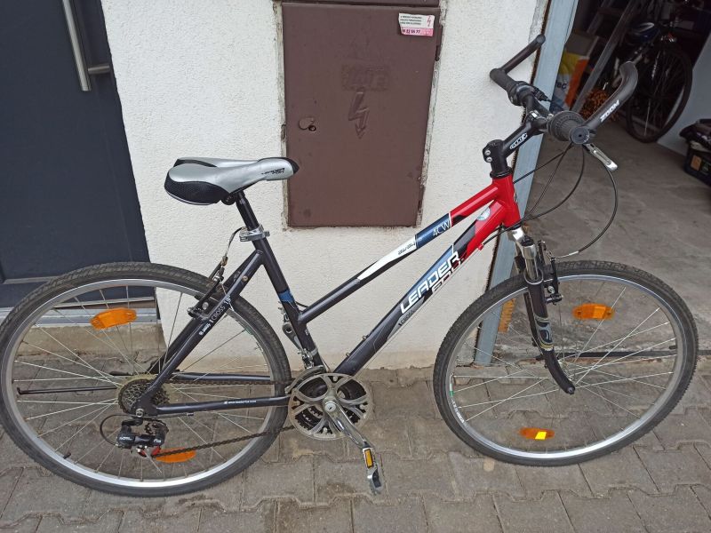 Prodám dámské crossové kolo, skoro nepoužívané, velikost 19´´