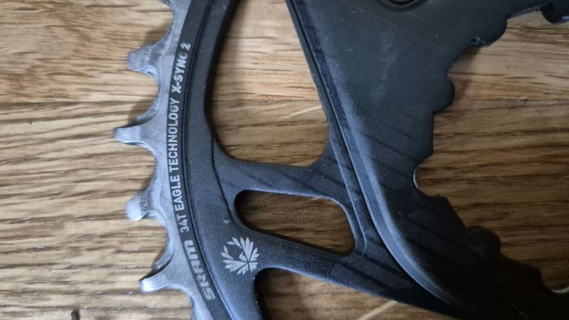 Převodník SRAM Eagle Technology 34T sundaný z nového kola