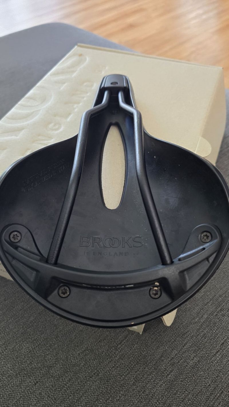 Prodam sedlo Brooks C17 carve