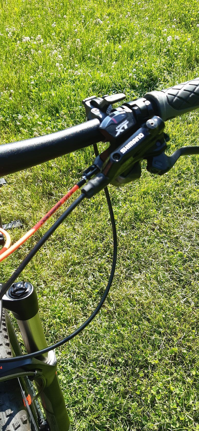KARBONOVÉ HORSKÉ KOLO CUBE .,. NAJETO POUZE 300 KM !!!