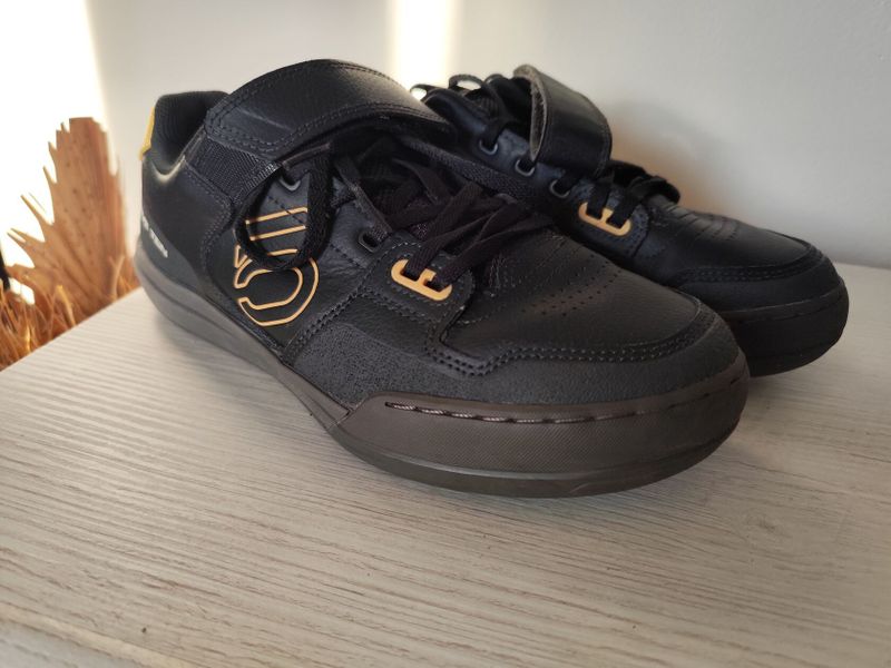 Five Ten boty Hellcat - Carbon/Oat/Chacoa