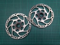 Použité kotouče SM-RT64 160mm centerlock + matice