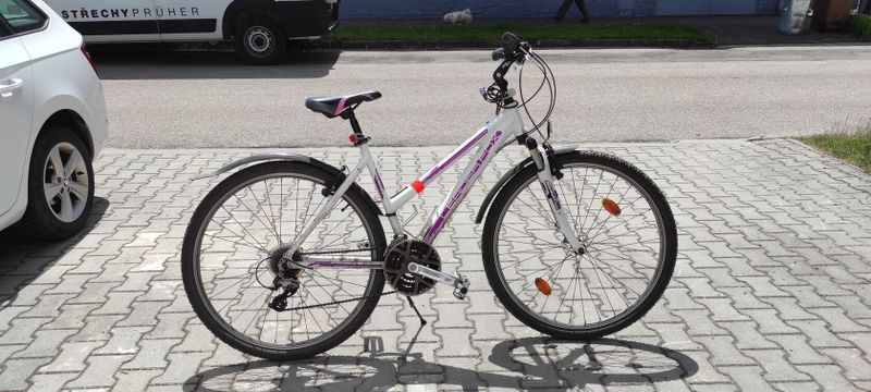 Cyklistické dámské trekingové kolo LEADER FOX