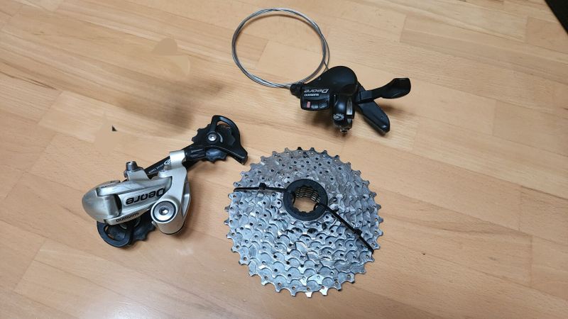 Kazeta Sram 9sp + přehazovačka a řazení Deore 