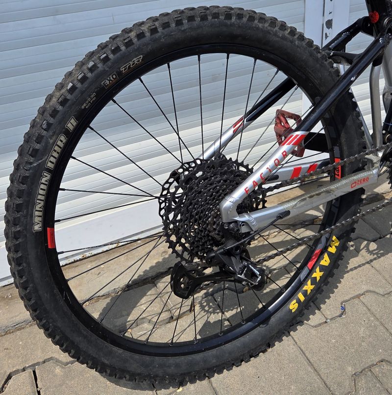 Mondraker Factor 26