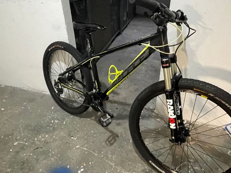 Prodám postavené kolo na rámu FORCE, vel. cca 15", kola 26" - vhodné pro dítě od 135 cm