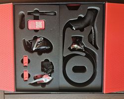 SRAM Red eTap AXS – sada špičkových komponentů s elektronickým řazením a hydraulickými brzdami