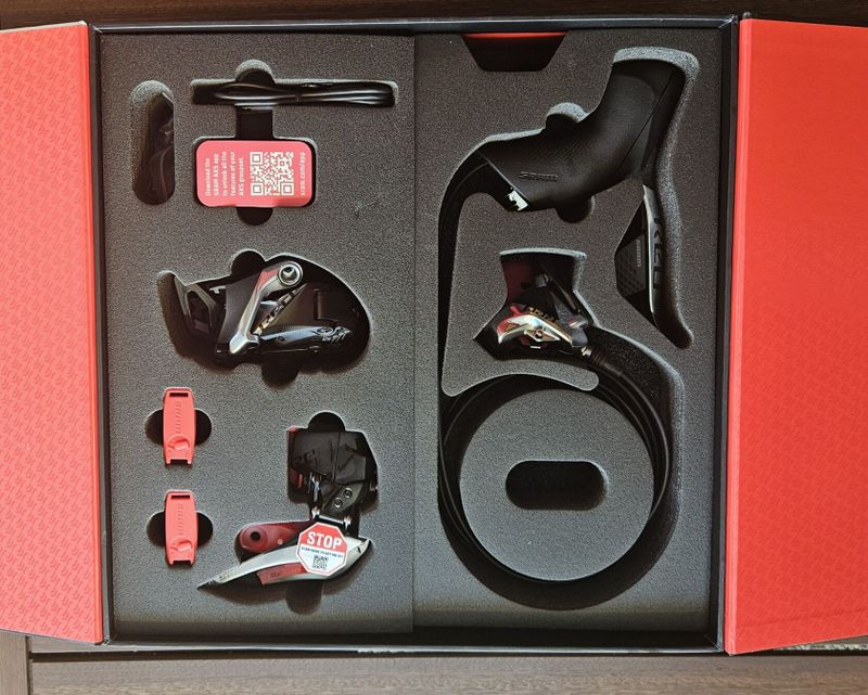 SRAM Red eTap AXS – sada špičkových komponentů s elektronickým řazením a hydraulickými brzdami