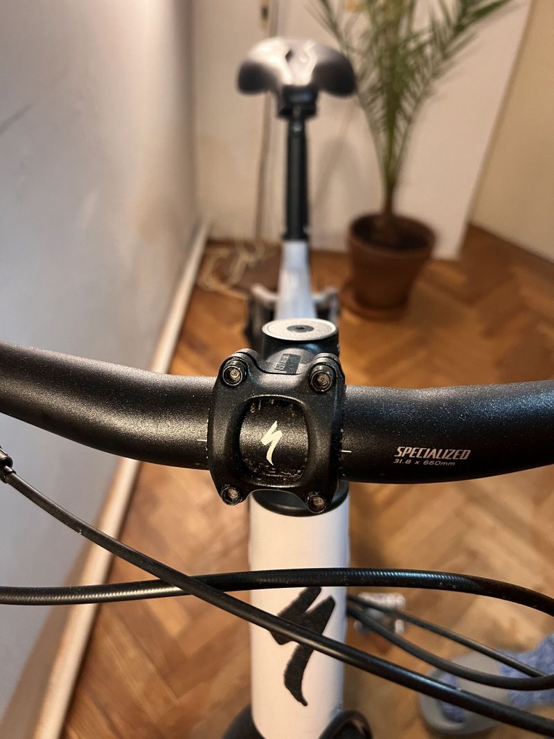 Trekingové kolo Specialized Sirrus X 2.0
