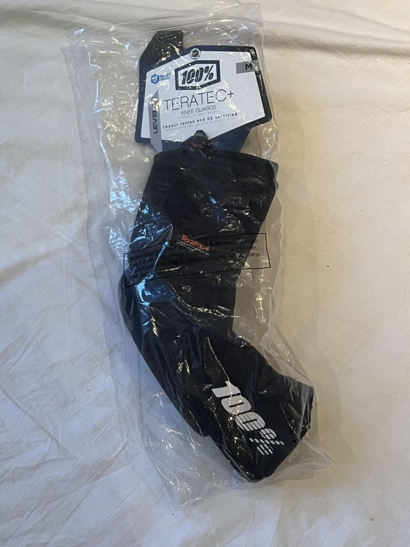 Nové chrániče kolen 100% Teratec Plus + , vel.M