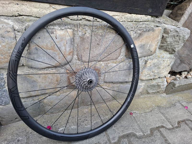 Prodám zadní kolo Roval CLX 32